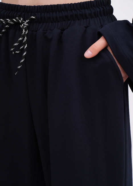 Фото ракурс 3 - Жіночі сині штани EQUILIBRI артикул NW291004 200 NAVY BLUE FW2025