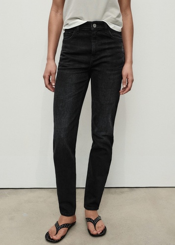 Фото ракурс 1 - Женские черные джинсы Mango артикул 17094422 TN 1 season