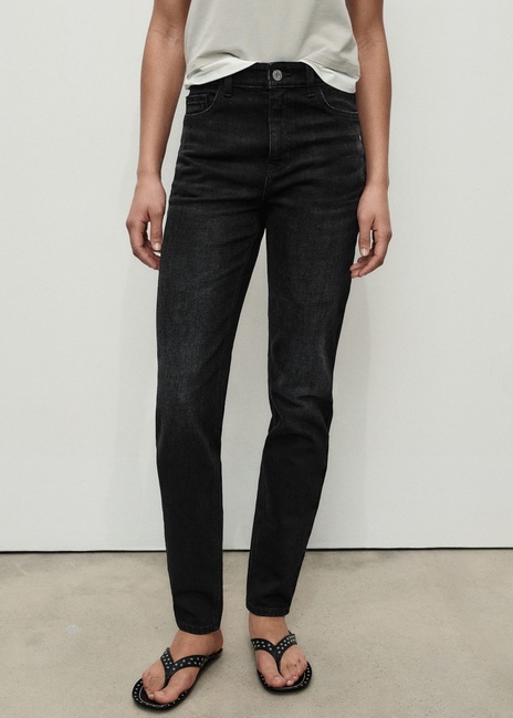 Женские черные джинсы Mango артикул 17094422 TN 1 season Фото ракурс 1 - Женские черные джинсы Mango артикул 17094422 TN 1 season