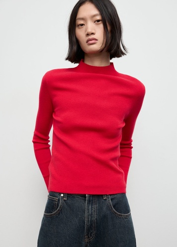 Фото ракурс 1 - Женский красный джемпер Mango артикул 17007802 70 1 season