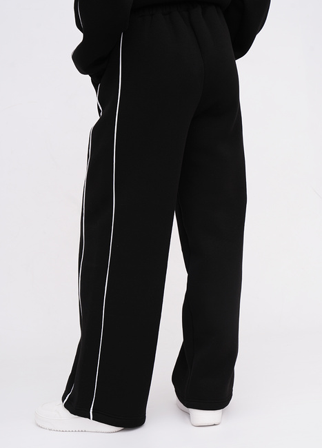 Женские черные штаны EQUILIBRI артикул W291 050 200 Black FW2025 Фото ракурс 2 - Женские черные штаны EQUILIBRI артикул W291 050 200 Black FW2025