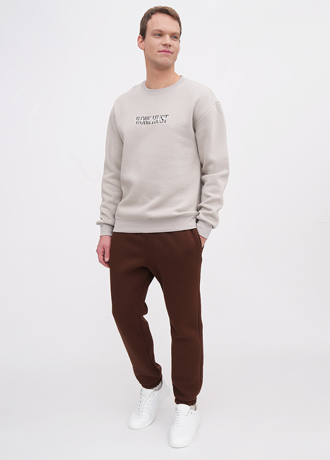 Мужской серый свитшот EQUILIBRI артикул M231 001 000 Grey FW2025 Фото ракурс 3 - Мужской серый свитшот EQUILIBRI артикул M231 001 000 Grey FW2025