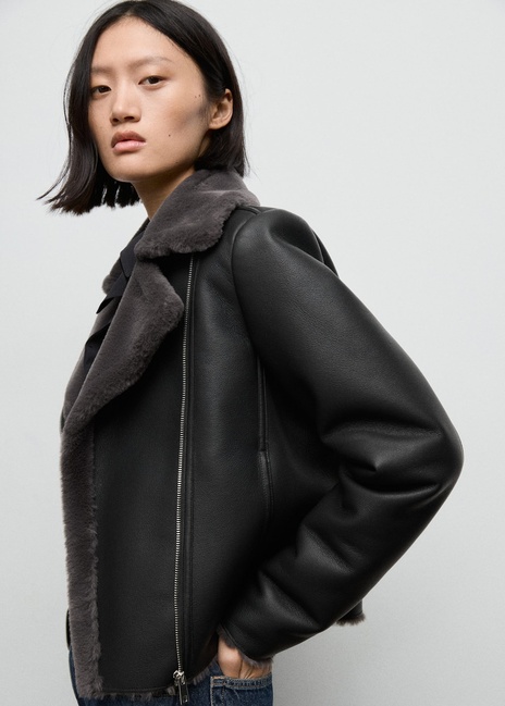 Фото ракурс 3 - Жіноча чорна куртка Mango артикул 17075796 99 1 season