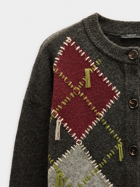 Жіночий сірий кардиган Parfois артикул 238279 _GY FW2025 Фото ракурс 5 - Жіночий сірий кардиган Parfois артикул 238279 _GY FW2025