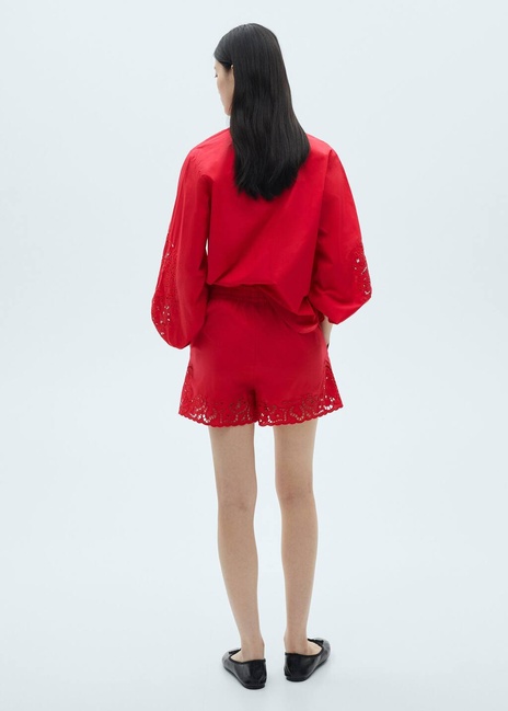 Женские красные шорты Mango артикул 87022533 70 8 season Фото ракурс 2 - Женские красные шорты Mango артикул 87022533 70 8 season