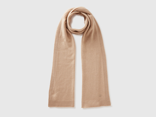 Фото ракурс 1 - Женский бежевый шарф Benetton артикул 122HDU01O 994 25A