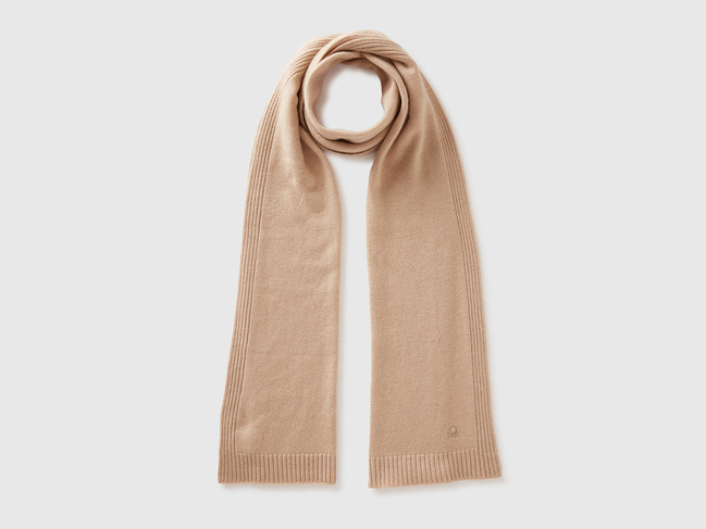 Женский бежевый шарф Benetton артикул 122HDU01O 994 25A Фото ракурс 1 - Женский бежевый шарф Benetton артикул 122HDU01O 994 25A