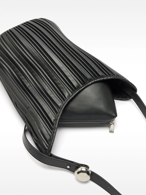 Жіноча чорна сумка Parfois артикул 231294 _BK SS2025 Фото ракурс 4 - Жіноча чорна сумка Parfois артикул 231294 _BK SS2025