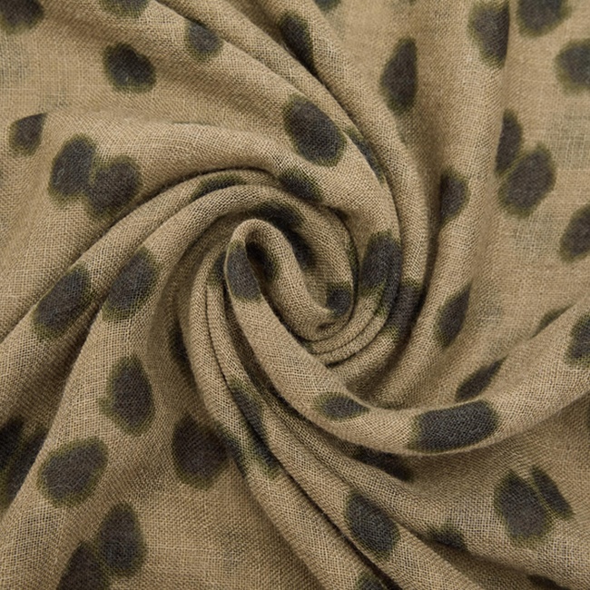 Женский коричневый шарф Parfois артикул 240740 _BM FW2025 Фото ракурс 2 - Женский коричневый шарф Parfois артикул 240740 _BM FW2025