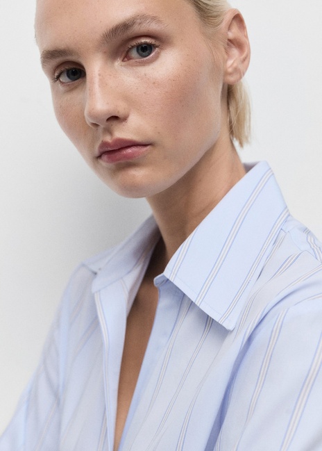 Женская голубая рубашка Mango артикул 17024081 50 1 season Фото ракурс 4 - Женская голубая рубашка Mango артикул 17024081 50 1 season