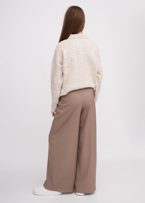 Фото ракурс 4 - Женские бежевые брюки EQUILIBRI артикул BW466002 000 Beige FW2025