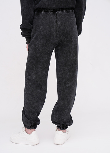 Фото ракурс 2 - Женские серые штаны EQUILIBRI артикул W291 022 202 FUME FW2025