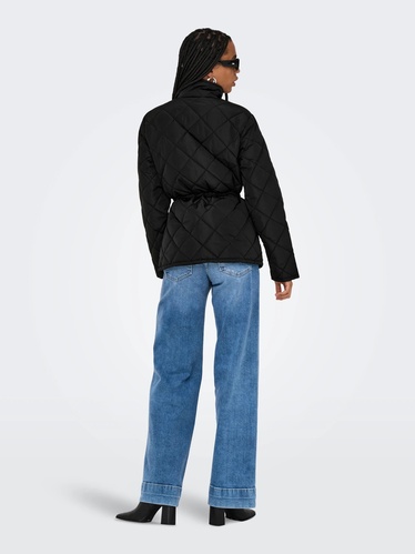 Фото ракурс 2 - Женская черная куртка Only артикул 15354432 Black FW2025