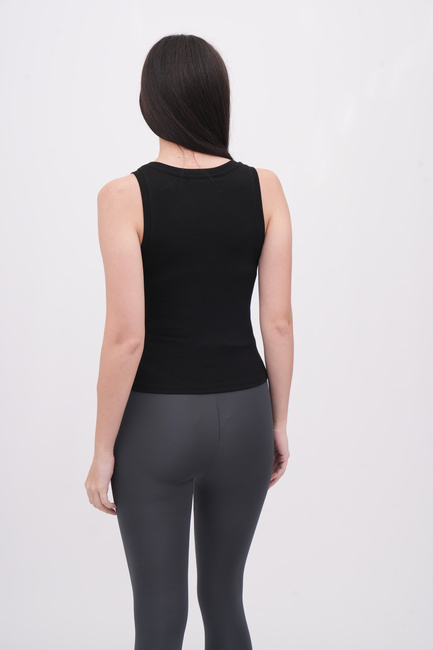 Жіноча чорна майка EQUILIBRI артикул W212 005 000 Black FW2025 Фото ракурс 2 - Жіноча чорна майка EQUILIBRI артикул W212 005 000 Black FW2025