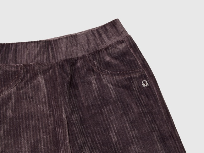 Фото ракурс 3 - Серые штаны для девочек Benetton артикул 37JBCF05J.G 00A 24I