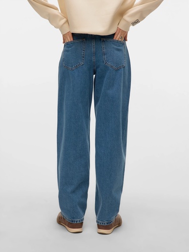 Фото ракурс 2 - Женские синие джинсы Vero Moda артикул 10332234 Medium Blue Denim FW2025