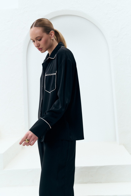 Женская черная рубашка EQUILIBRI артикул BW491003 100 Black SS2025 Фото ракурс 4 - Женская черная рубашка EQUILIBRI артикул BW491003 100 Black SS2025