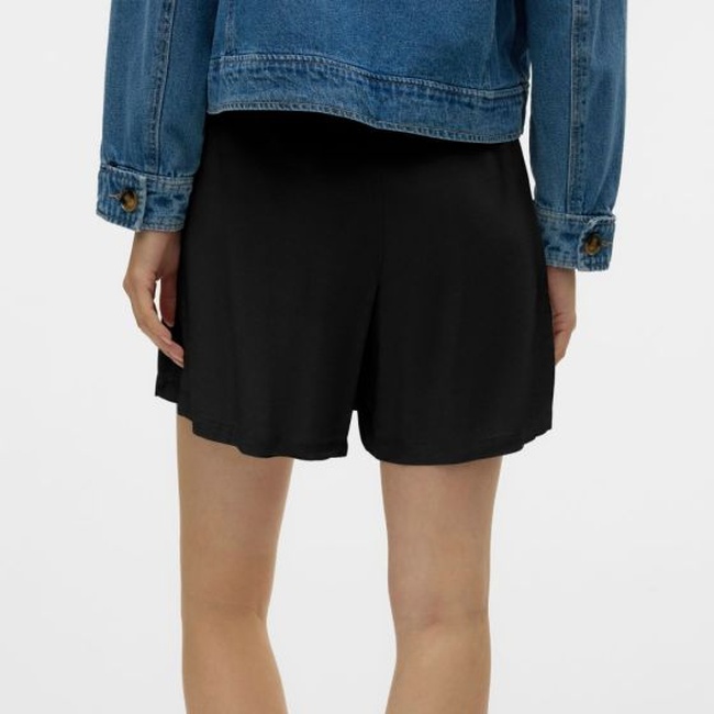 Жіночі чорні шорти Vero Moda артикул 10321625 Black SS2025 Фото ракурс 2 - Жіночі чорні шорти Vero Moda артикул 10321625 Black SS2025