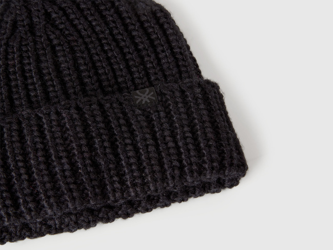 Сіра шапка для хлопчиків Benetton артикул 105HCA014.G 700 25A Фото ракурс 3 - Сіра шапка для хлопчиків Benetton артикул 105HCA014.G 700 25A