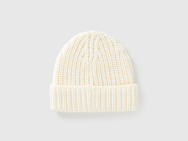 Фото ракурс 2 - Біла шапка для хлопчиків Benetton артикул 105HCA014.G 600 25A