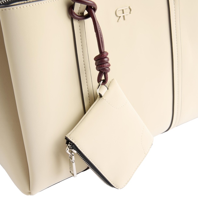 Женская молочная сумка Parfois артикул 228042 _EC SS2025 Фото ракурс 3 - Женская молочная сумка Parfois артикул 228042 _EC SS2025