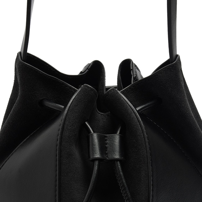 Женская черная сумка Parfois артикул 240753 _BK FW2025 Фото ракурс 3 - Женская черная сумка Parfois артикул 240753 _BK FW2025