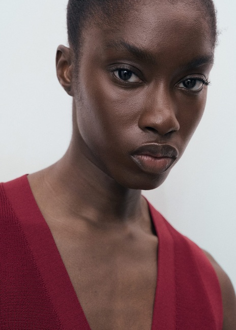 Женский бордовый жилет Mango артикул 17064098 77 1 season Фото ракурс 4 - Женский бордовый жилет Mango артикул 17064098 77 1 season