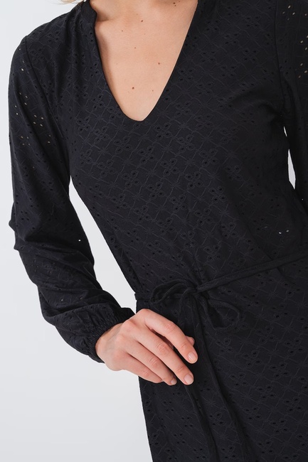 Жіноча чорна сукня Only артикул 15354580 Black FW2025 Фото ракурс 4 - Жіноча чорна сукня Only артикул 15354580 Black FW2025