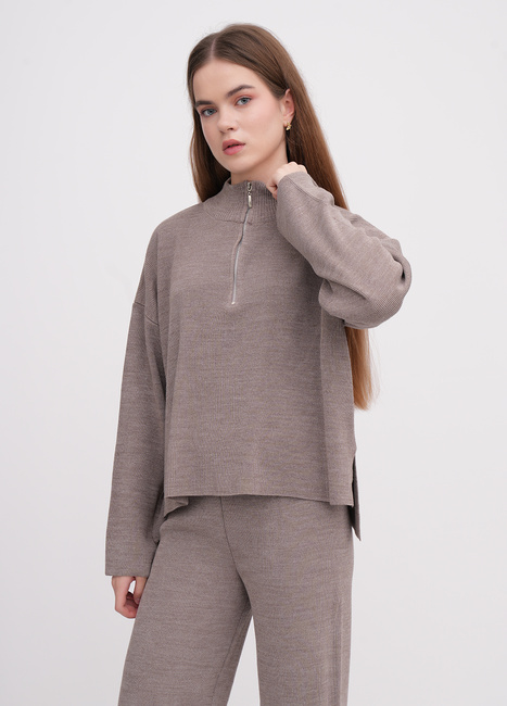 Фото ракурс 1 - Жіночий коричневий светр EQUILIBRI артикул W391 051 100 Mocco FW2025