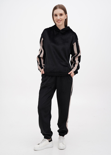 Фото ракурс 1 - Женские чёрные штаны EQUILIBRI артикул EL Vel Jogger Black FW2024