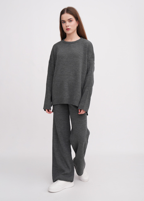 Жіночий сірий светр EQUILIBRI артикул W391 057 100 Graphite FW2025 Фото ракурс 3 - Жіночий сірий светр EQUILIBRI артикул W391 057 100 Graphite FW2025