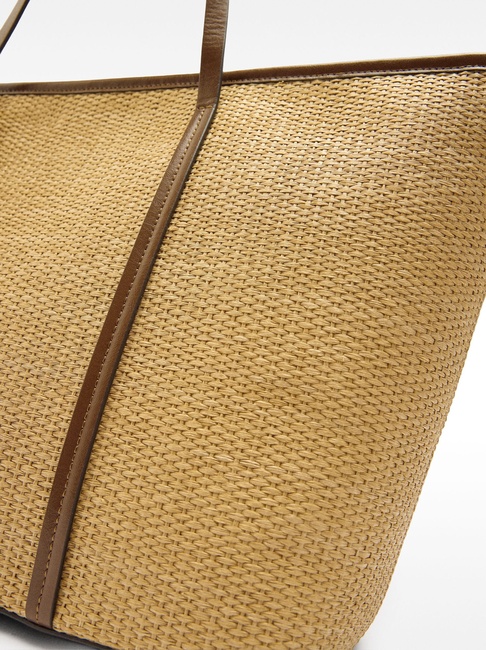 Фото ракурс 4 - Жіноча бежева сумка Parfois артикул 234789 NCL FW2025