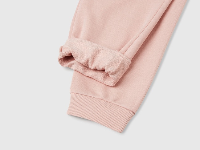 Рожеві штани для дівчаток Benetton артикул 3J68CF02H.G 12U 25A Фото ракурс 3 - Рожеві штани для дівчаток Benetton артикул 3J68CF02H.G 12U 25A