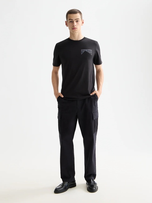 Мужская черная футболка SCOTCH & SODA артикул 181298 021 FW2025 Фото ракурс 3 - Мужская черная футболка SCOTCH & SODA артикул 181298 021 FW2025