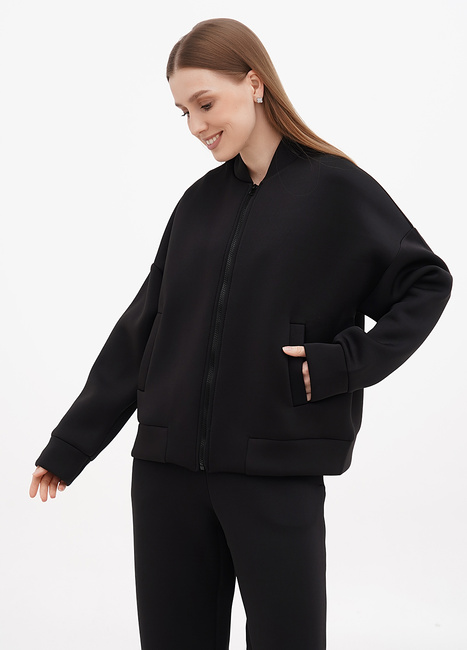 Фото ракурс 1 - Женская чёрная куртка EQUILIBRI  артикул SVT N Bomber Black FW2024