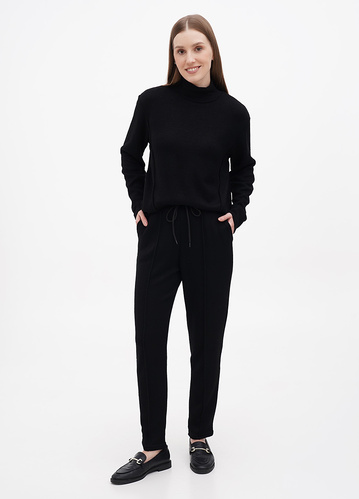 Фото ракурс 1 - Жіночі чорні брюки EQUILIBRI артикул LE AN Pant Black FW2024