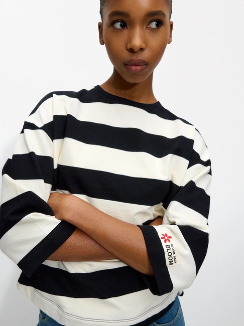 Женская белая блузка Parfois артикул 230553 _WT SS2025 Фото ракурс 4 - Женская белая блузка Parfois артикул 230553 _WT SS2025