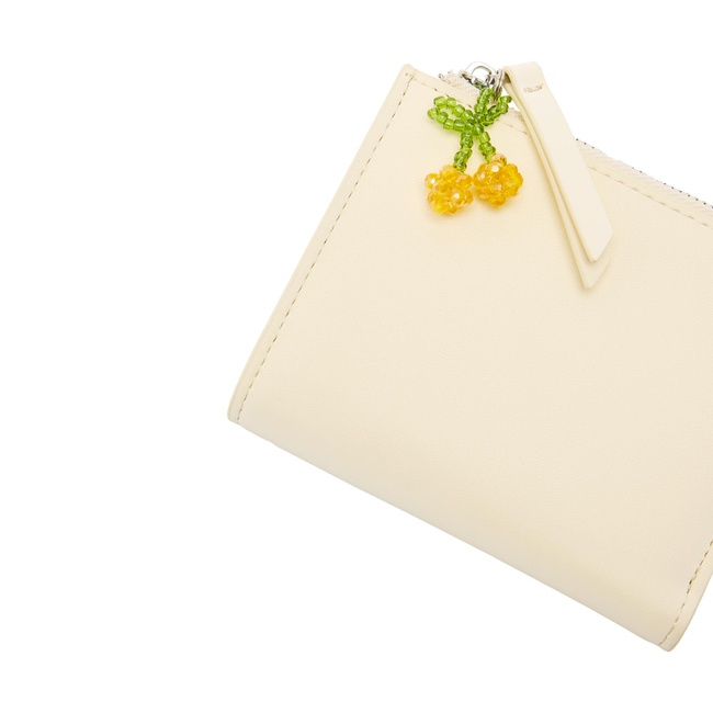 Женский бежевый кошелёк Parfois артикул 233282 _VL FW2025 Фото ракурс 3 - Женский бежевый кошелёк Parfois артикул 233282 _VL FW2025