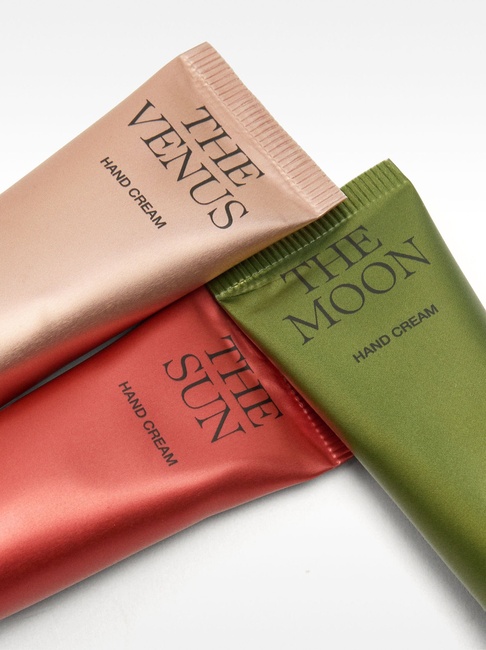 Фото ракурс 3 - Жіночий зелений крем для рук Parfois артикул 229495 CI3 FW2025