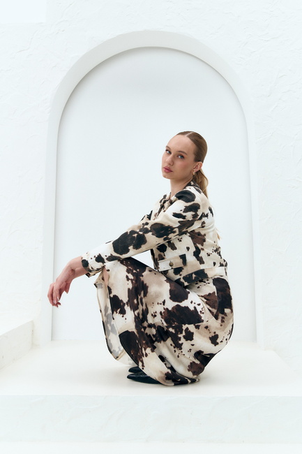 Жіноча молочна спiдниця EQUILIBRI артикул BW462001 000 MILK SS2025 Фото ракурс 4 - Жіноча молочна спiдниця EQUILIBRI артикул BW462001 000 MILK SS2025