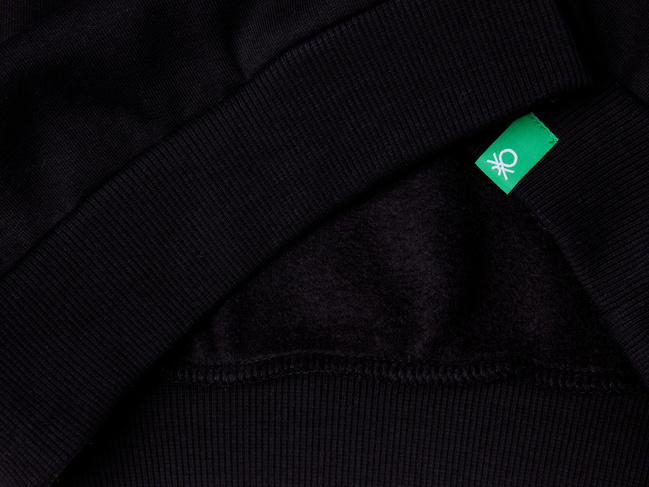 Фото ракурс 3 - Черный свитшот для мальчиков Benetton артикул 3J73C10LD.G 100 24I