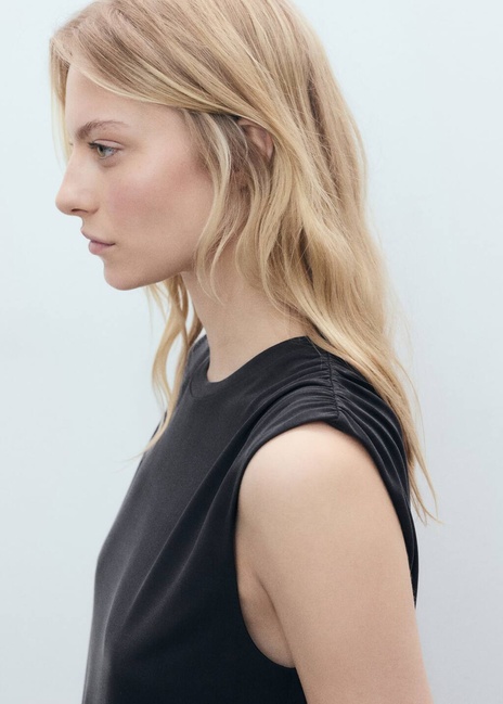 Фото ракурс 4 - Жіноча чорна футболка Mango артикул 87039217 95 8 season