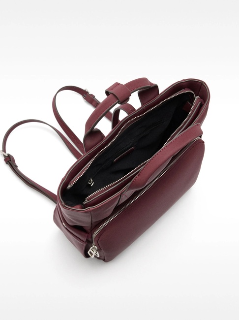 Фото ракурс 3 - Женский бордовый рюкзак Parfois артикул 231765 _BU SS2025