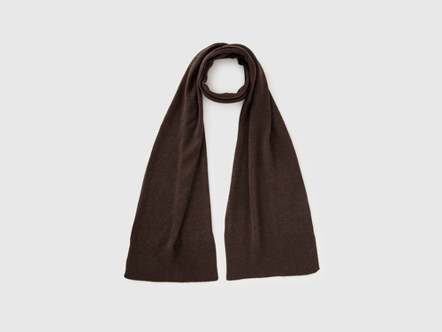 Фото ракурс 1 - Женский коричневый шарф Benetton артикул 1002DU01E 2C0 25A