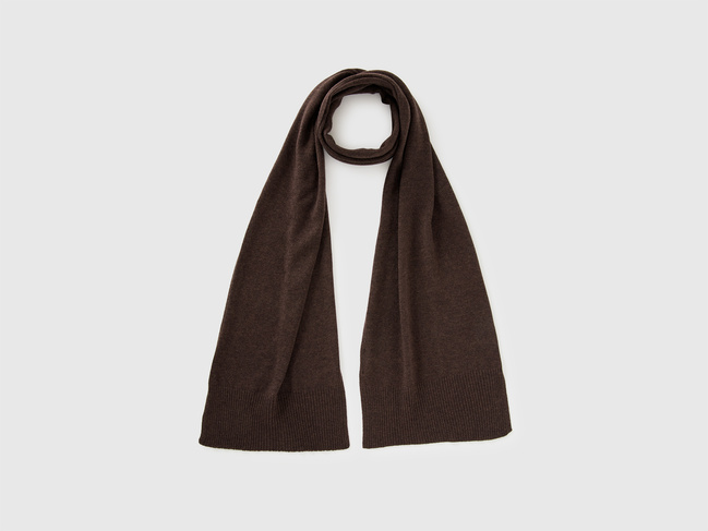 Фото ракурс 1 - Женский коричневый шарф Benetton артикул 1002DU01E 2C0 25A