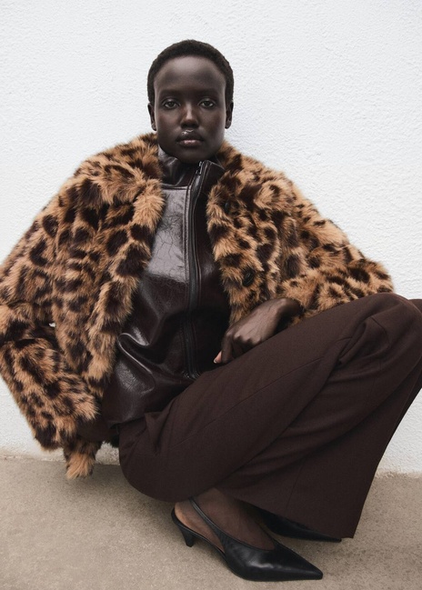 Женская бежевая шуба Mango артикул 17056732 09 1 season Фото ракурс 5 - Женская бежевая шуба Mango артикул 17056732 09 1 season