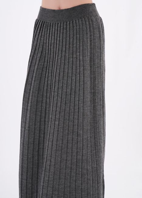 Фото ракурс 3 - Жіноча сіра спiдниця EQUILIBRI артикул W362 001 000 Anthracite FW2025