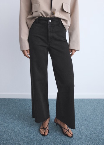 Фото ракурс 1 - Жіночі чорні джинси Mango артикул 17014427 TN 1 season