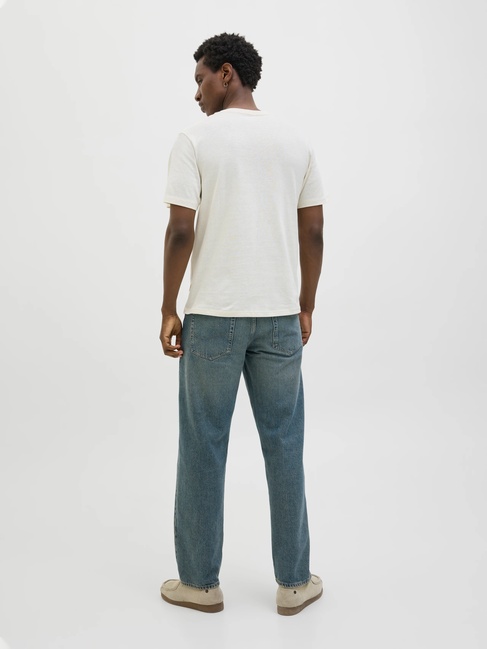 Чоловіча біла футболка Jack & Jones артикул 12276962 antique white SS2025 Фото ракурс 2 - Чоловіча біла футболка Jack & Jones артикул 12276962 antique white SS2025