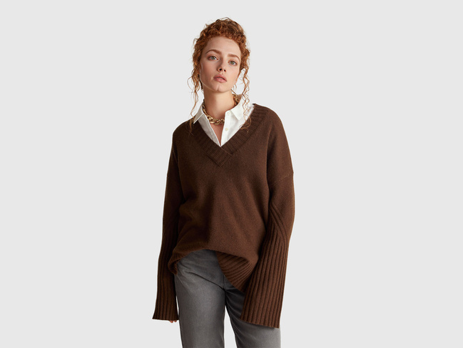 Фото ракурс 1 - Женский коричневый свитер Benetton артикул 1244D403A 2C0 25A